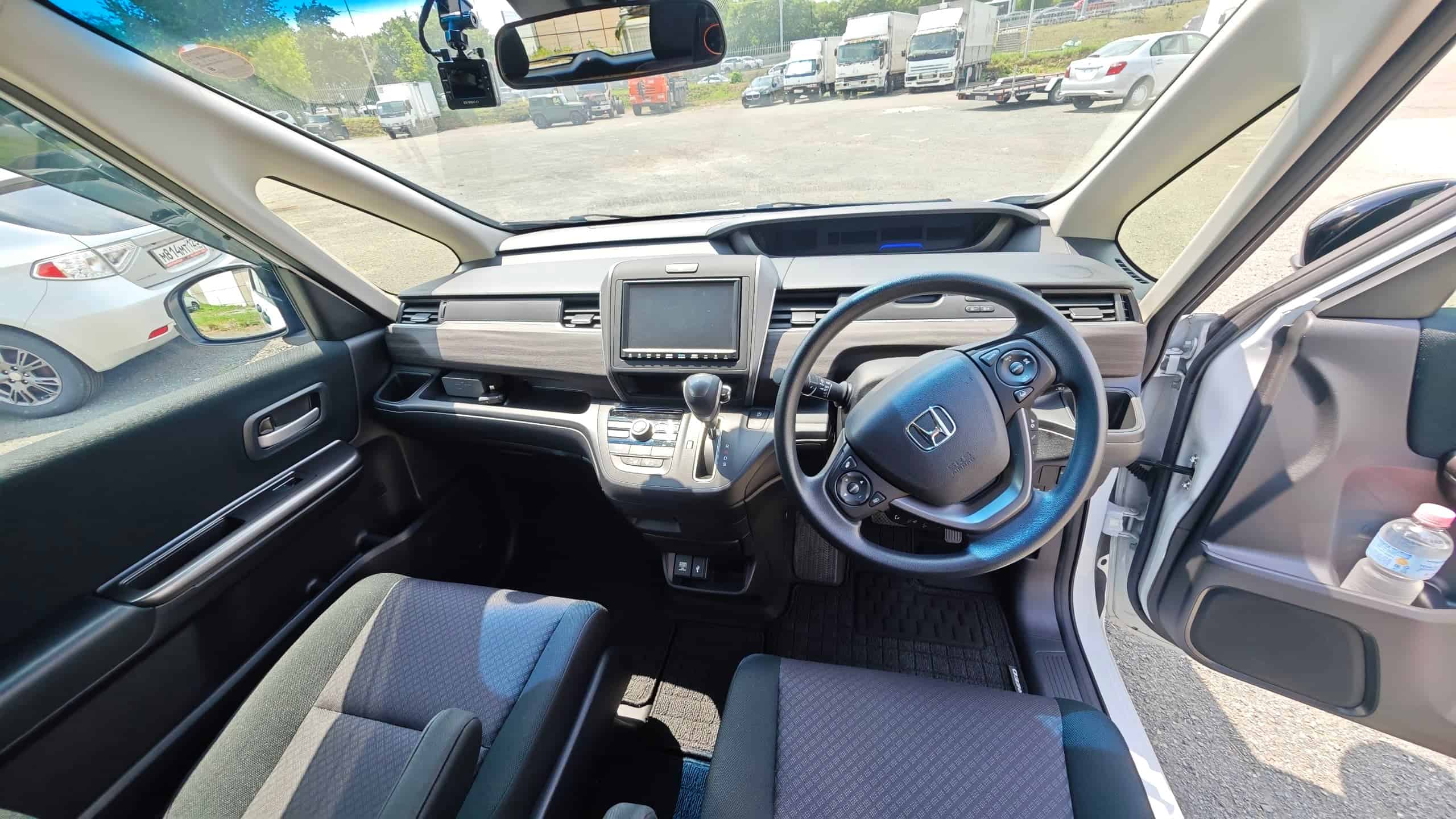 Honda Freed — салон, водительское место